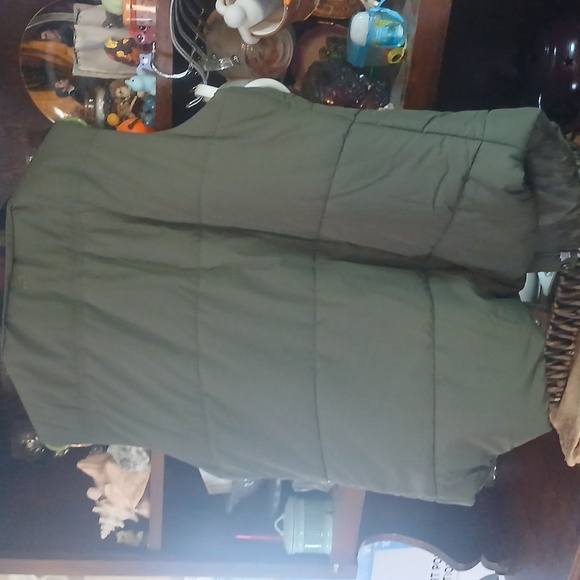 NWT Womens Legendary Whitetails Puffer Vest - Picture 5 of 5